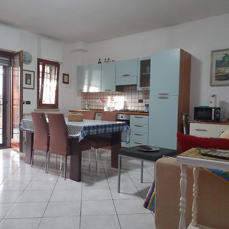 Casa Con Veranda In Centro - Comodo Parcheggio E Garage Incluso Latina Zewnętrze zdjęcie