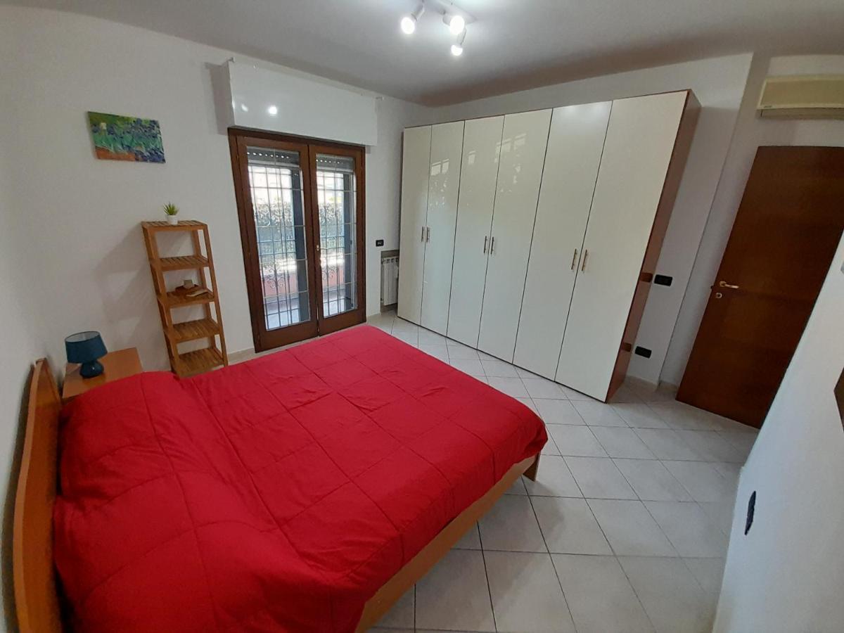 Casa Con Veranda In Centro - Comodo Parcheggio E Garage Incluso Latina Zewnętrze zdjęcie