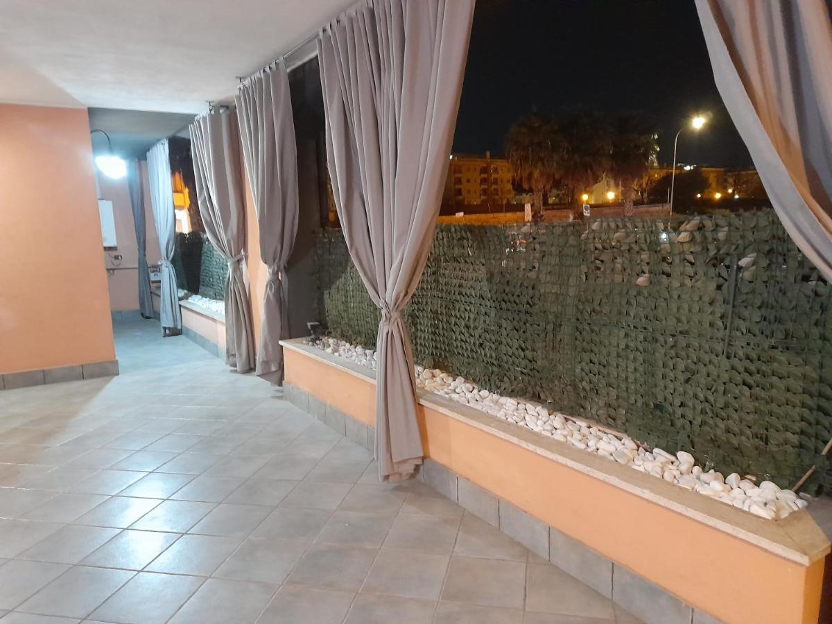 Casa Con Veranda In Centro - Comodo Parcheggio E Garage Incluso Latina Zewnętrze zdjęcie