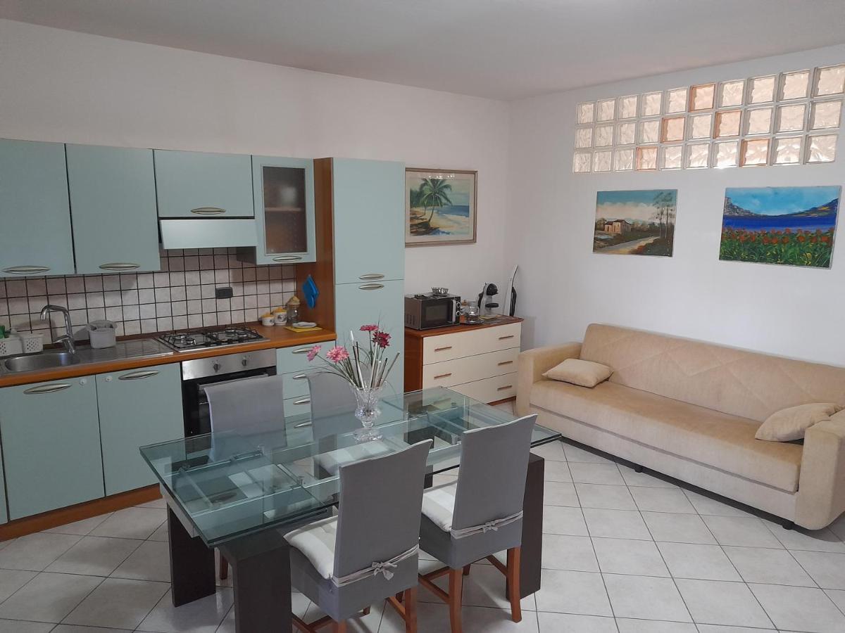 Casa Con Veranda In Centro - Comodo Parcheggio E Garage Incluso Latina Zewnętrze zdjęcie