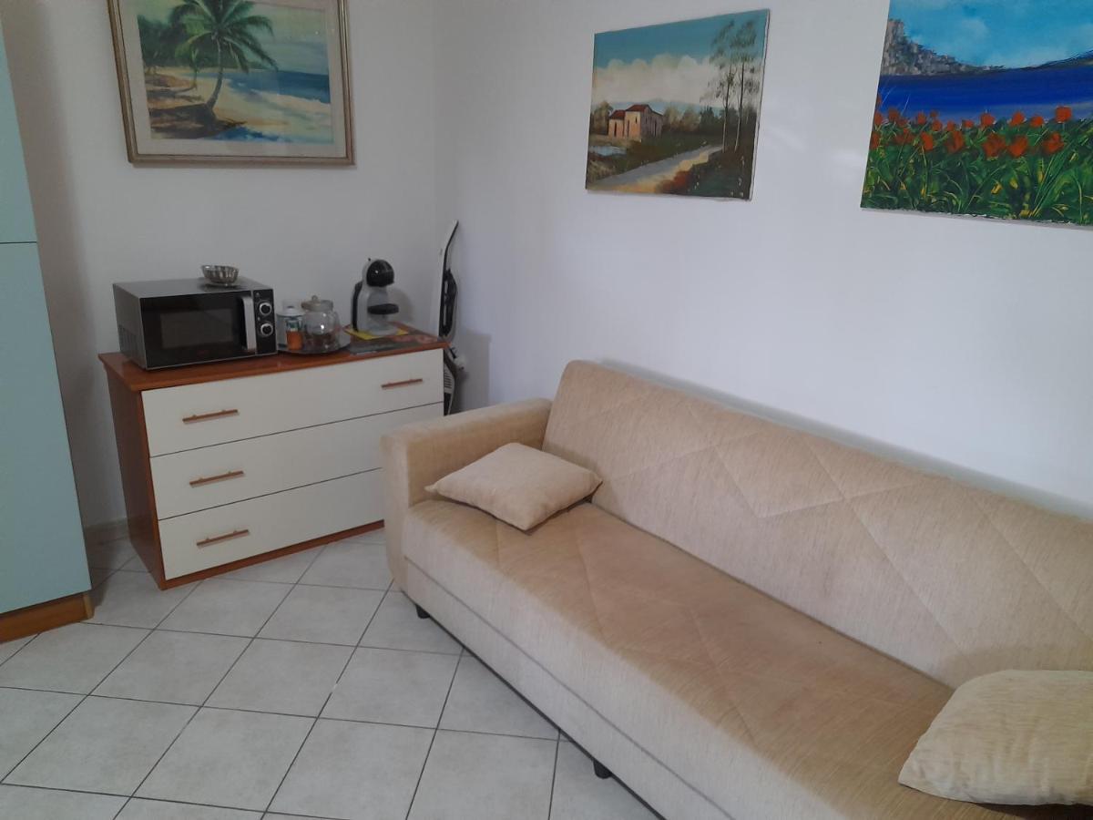 Casa Con Veranda In Centro - Comodo Parcheggio E Garage Incluso Latina Zewnętrze zdjęcie