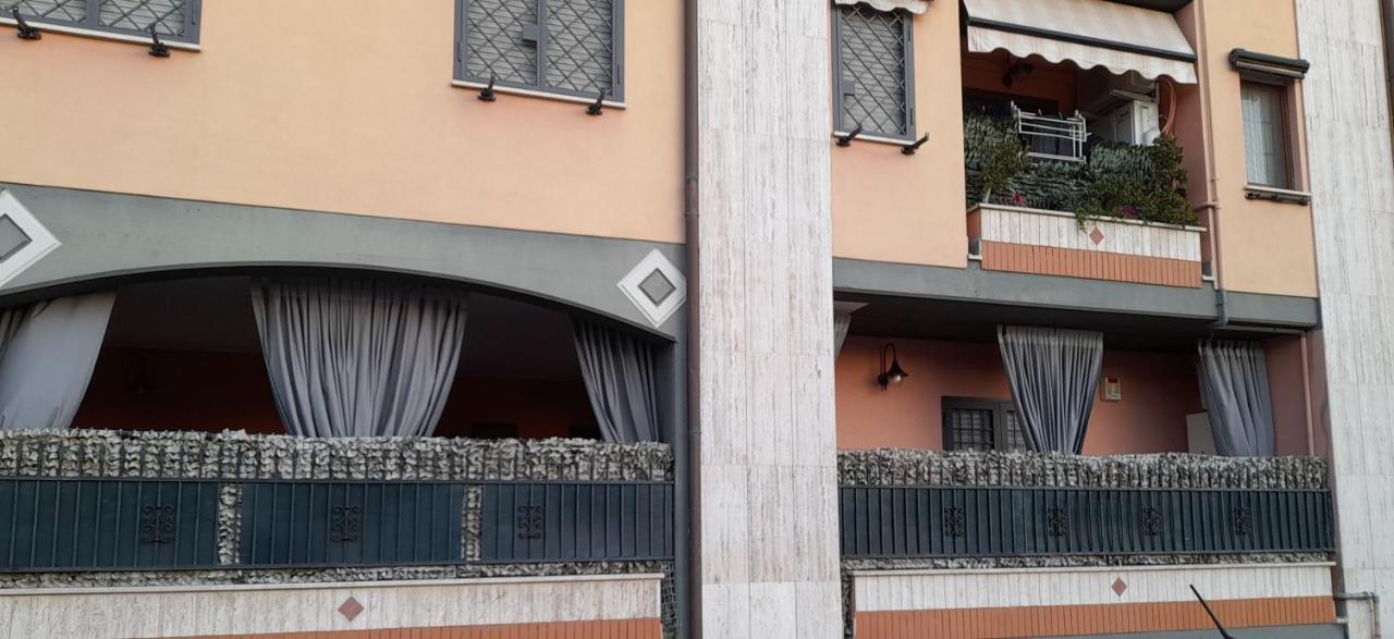 Casa Con Veranda In Centro - Comodo Parcheggio E Garage Incluso Latina Zewnętrze zdjęcie