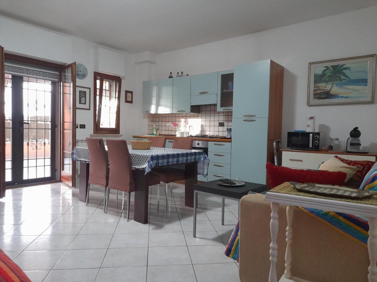 Casa Con Veranda In Centro - Comodo Parcheggio E Garage Incluso Latina Zewnętrze zdjęcie