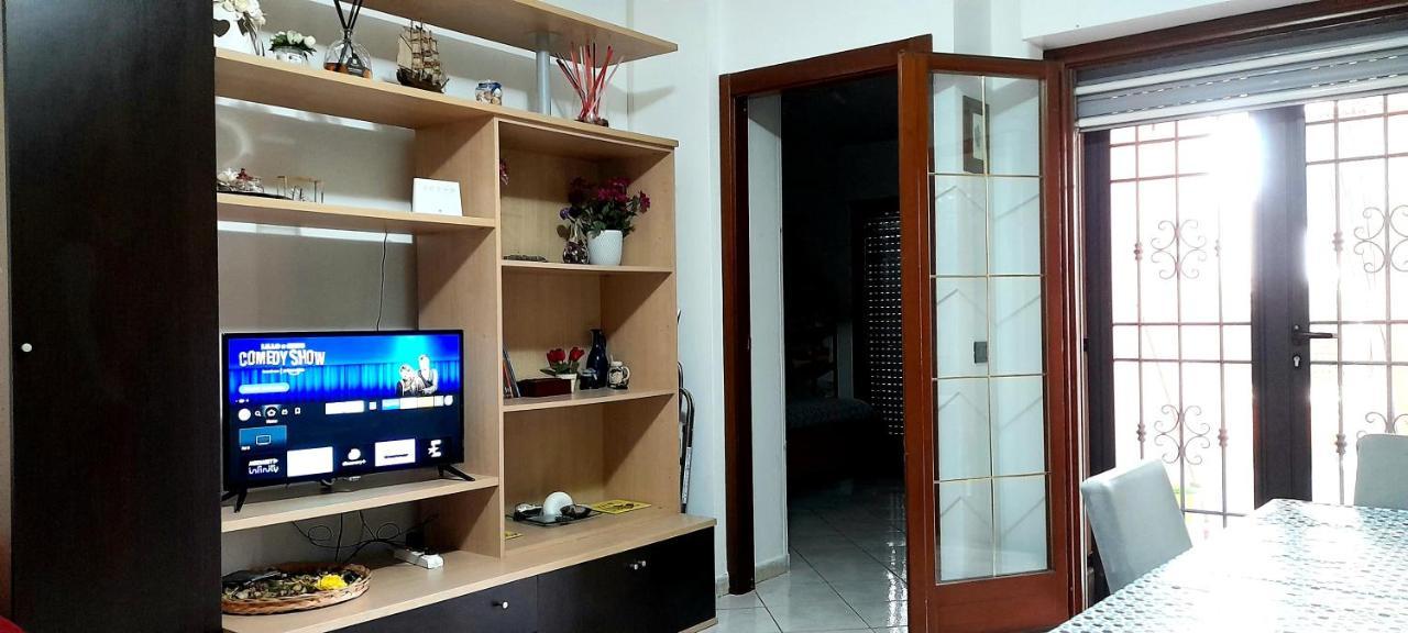Casa Con Veranda In Centro - Comodo Parcheggio E Garage Incluso Latina Zewnętrze zdjęcie