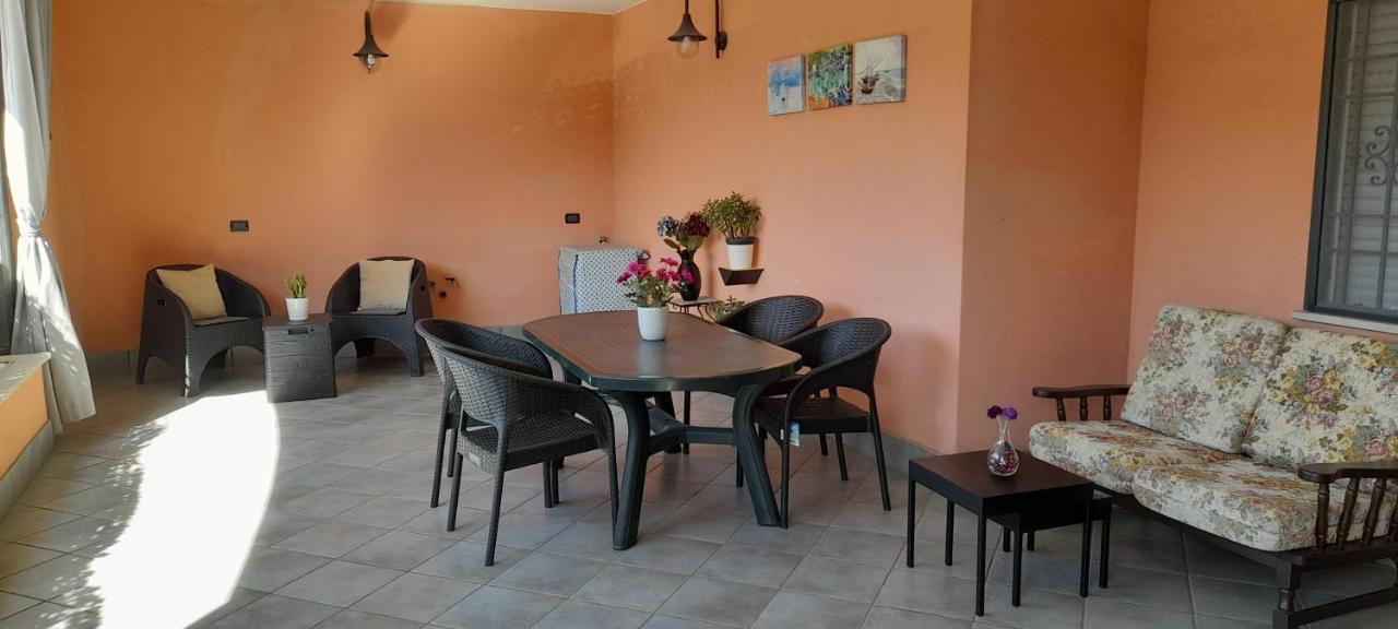 Casa Con Veranda In Centro - Comodo Parcheggio E Garage Incluso Latina Zewnętrze zdjęcie